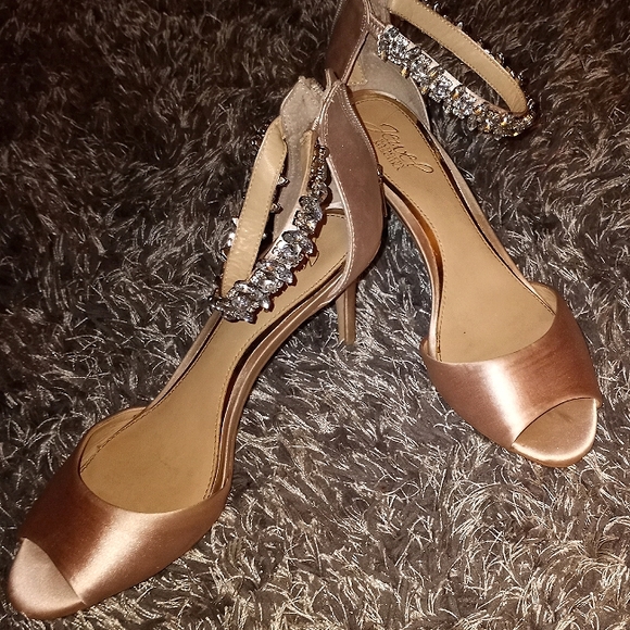Jewel Badgley Mischka Shoes - Size 8 Jewel Badgley Mischka Rhinestone Heels